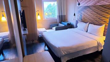 Standardzimmer, Mehrere Betten | Minibar, Schreibtisch, schallisolierte Zimmer, kostenlose Babybetten