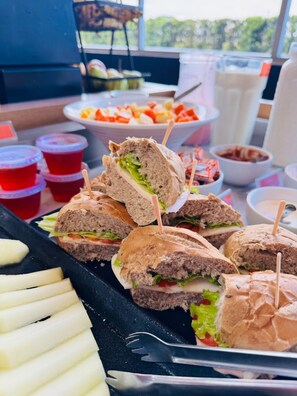 每日供應吃到飽早餐 (每人 BRL25)