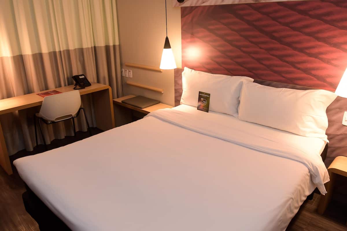 Apartment, 1 Double Bed | Minibar, desk, soundproofing, free cribs/infant beds