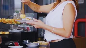 Daily buffet breakfast (BRL 58.00 per person)