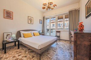 3 bedrooms, iron/ironing board, WiFi, bed sheets - Apartments Florence - Santa Maria Balcony (Firenze)