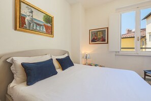 3 bedrooms, iron/ironing board, WiFi, bed sheets - Apartments Florence - Santa Maria Balcony (Firenze)