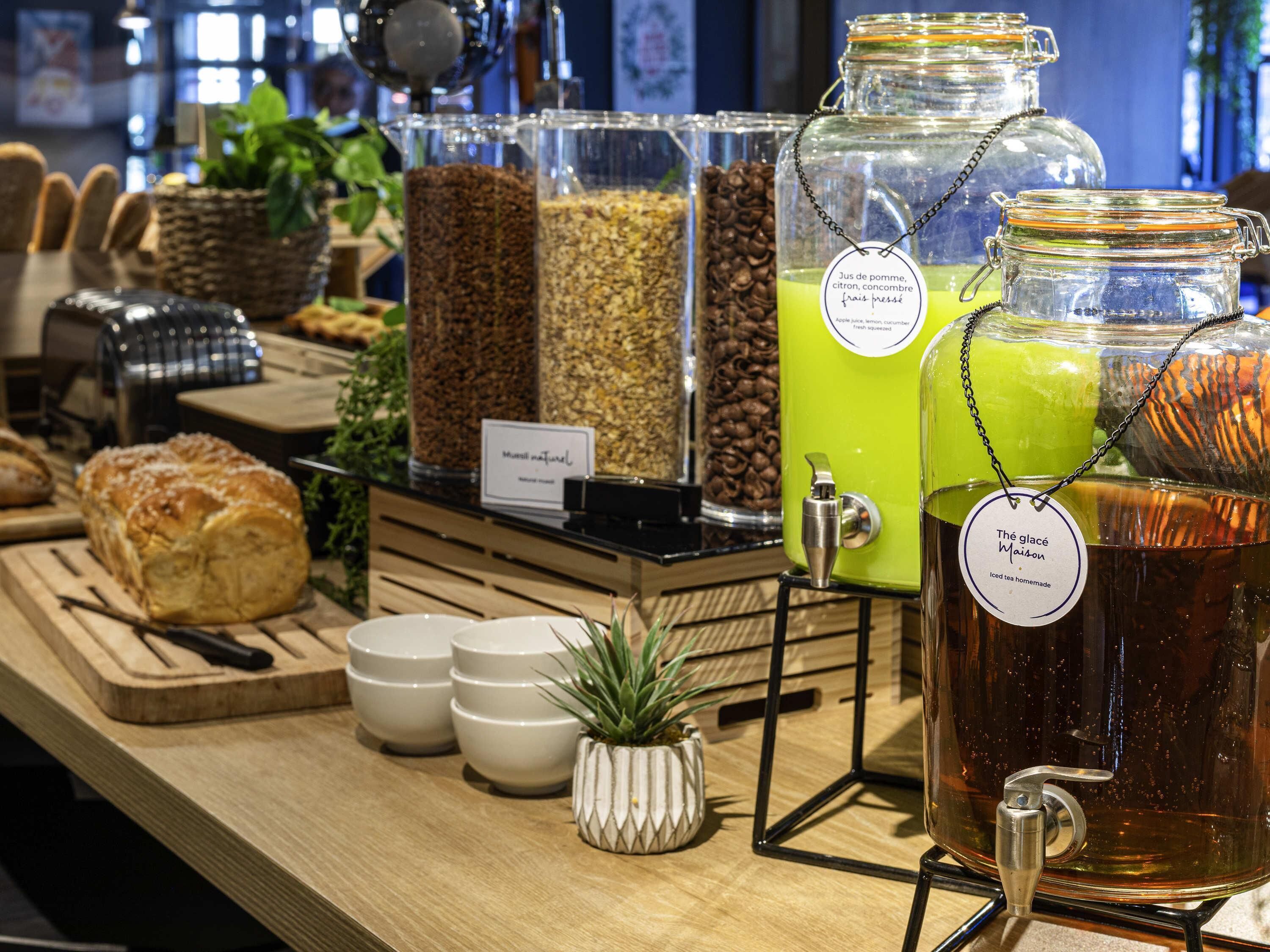 buffet breakfast on weekdays (cop 35000 per person)