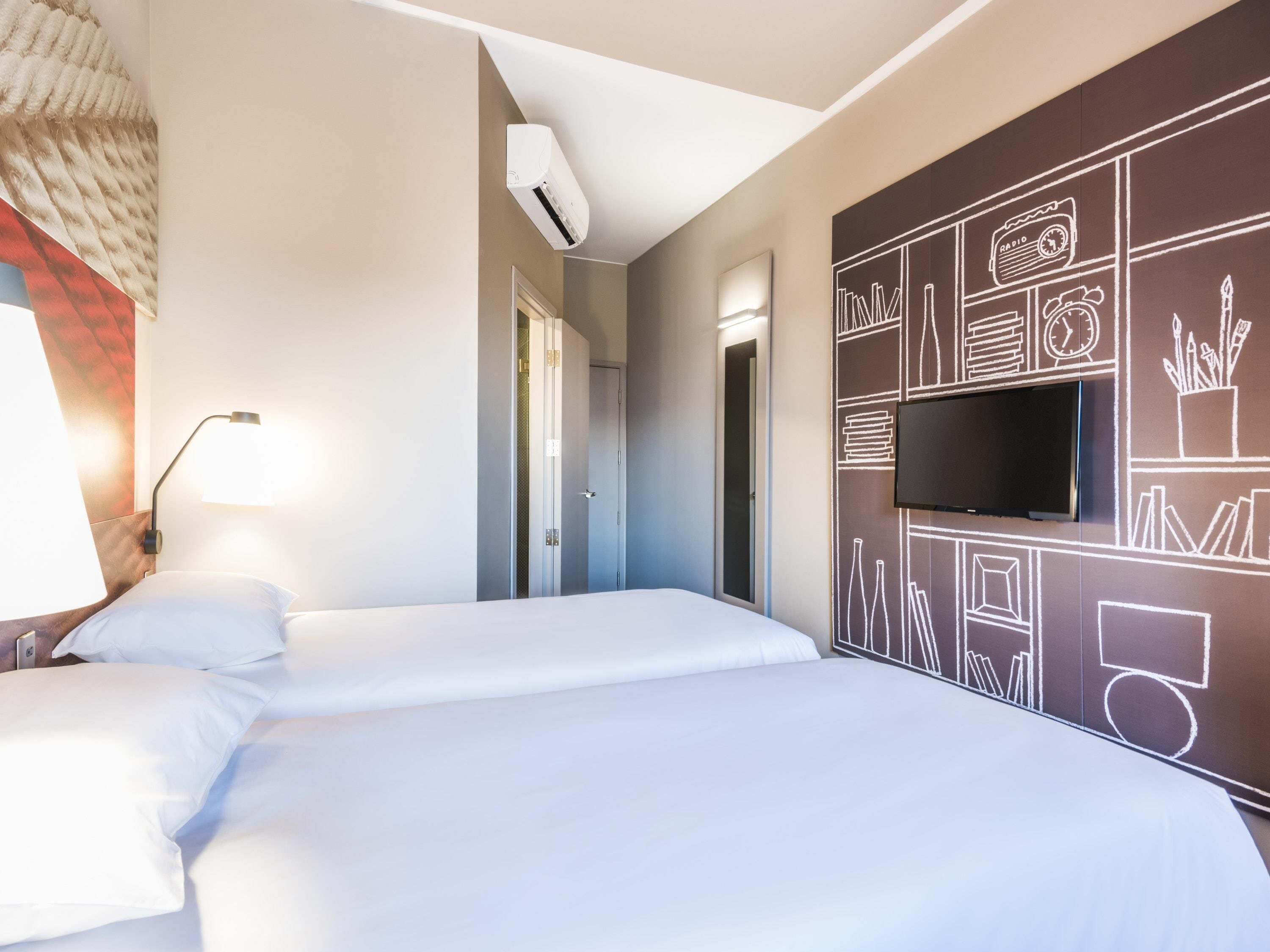 Standard Twin Room, 2 Twin Beds | In-room safe, desk, laptop workspace, blackout drapes