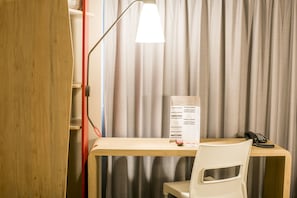 In-room safe, desk, laptop workspace, blackout drapes - ibis Apartado (Apartadó)