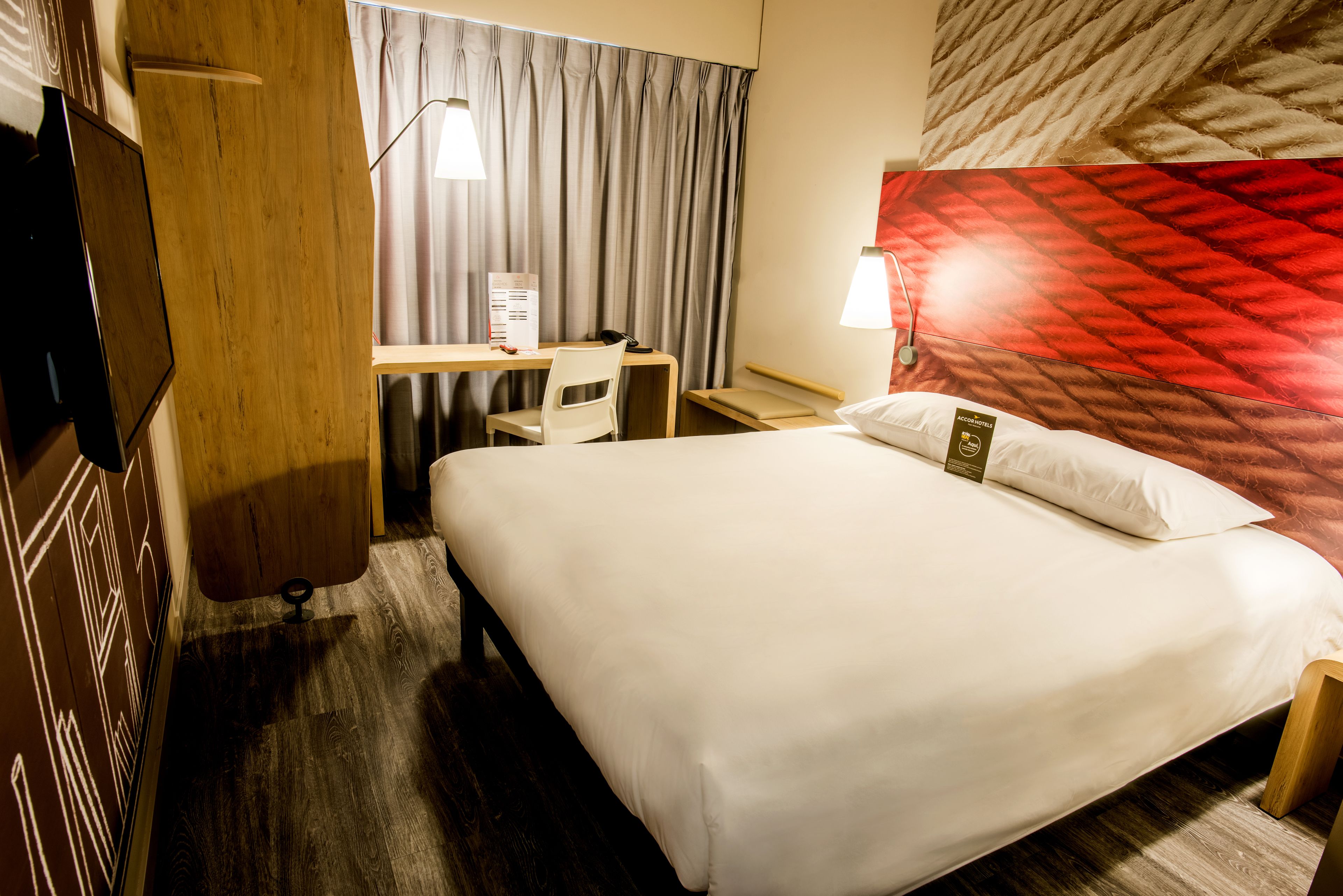 standard room, multiple beds | in-room dining