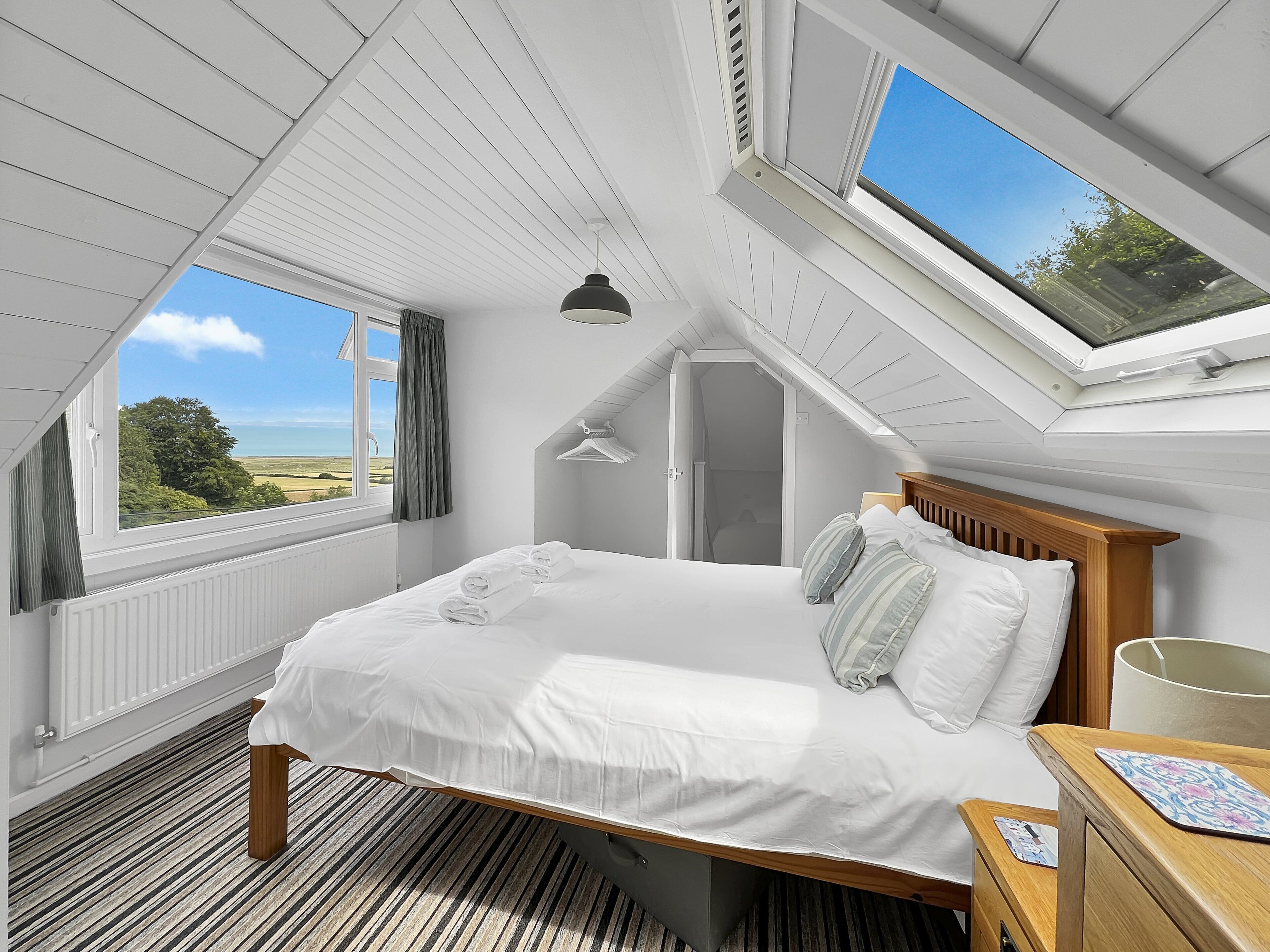 3 bedrooms, iron/ironing board, Internet, bed sheets