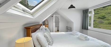 3 bedrooms, iron/ironing board, Internet, bed sheets