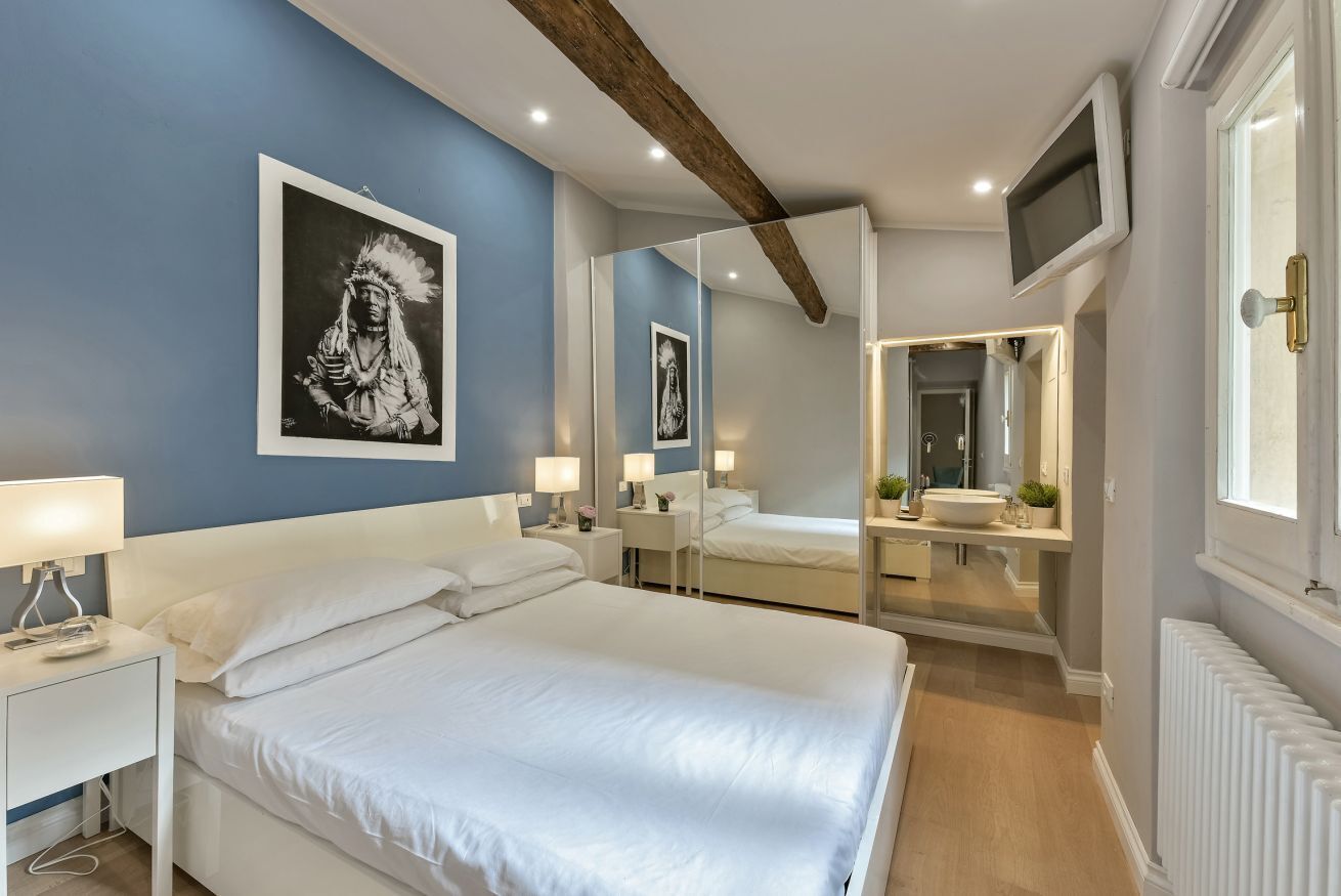 2 bedrooms, desk, iron/ironing board, WiFi