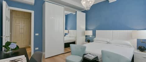 3 Schlafzimmer, Schreibtisch, Bügeleisen/Bügelbrett, WLAN
