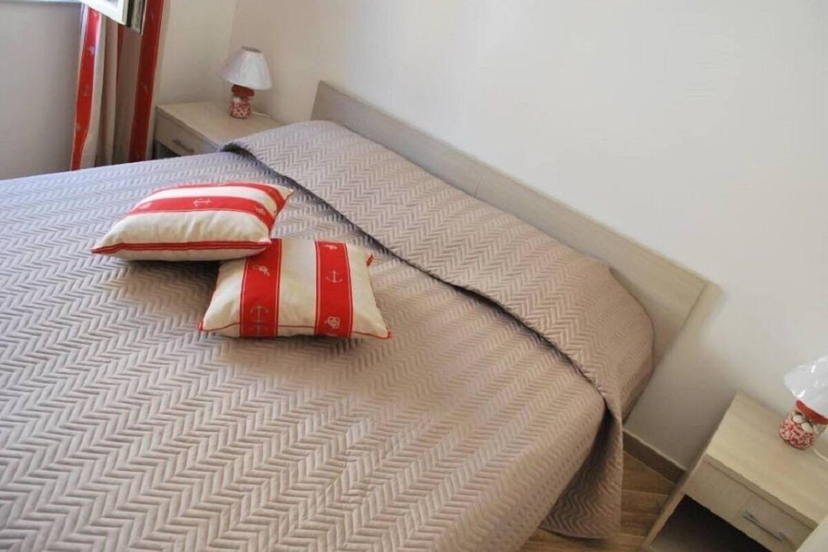Minibar, desk, soundproofing, free WiFi