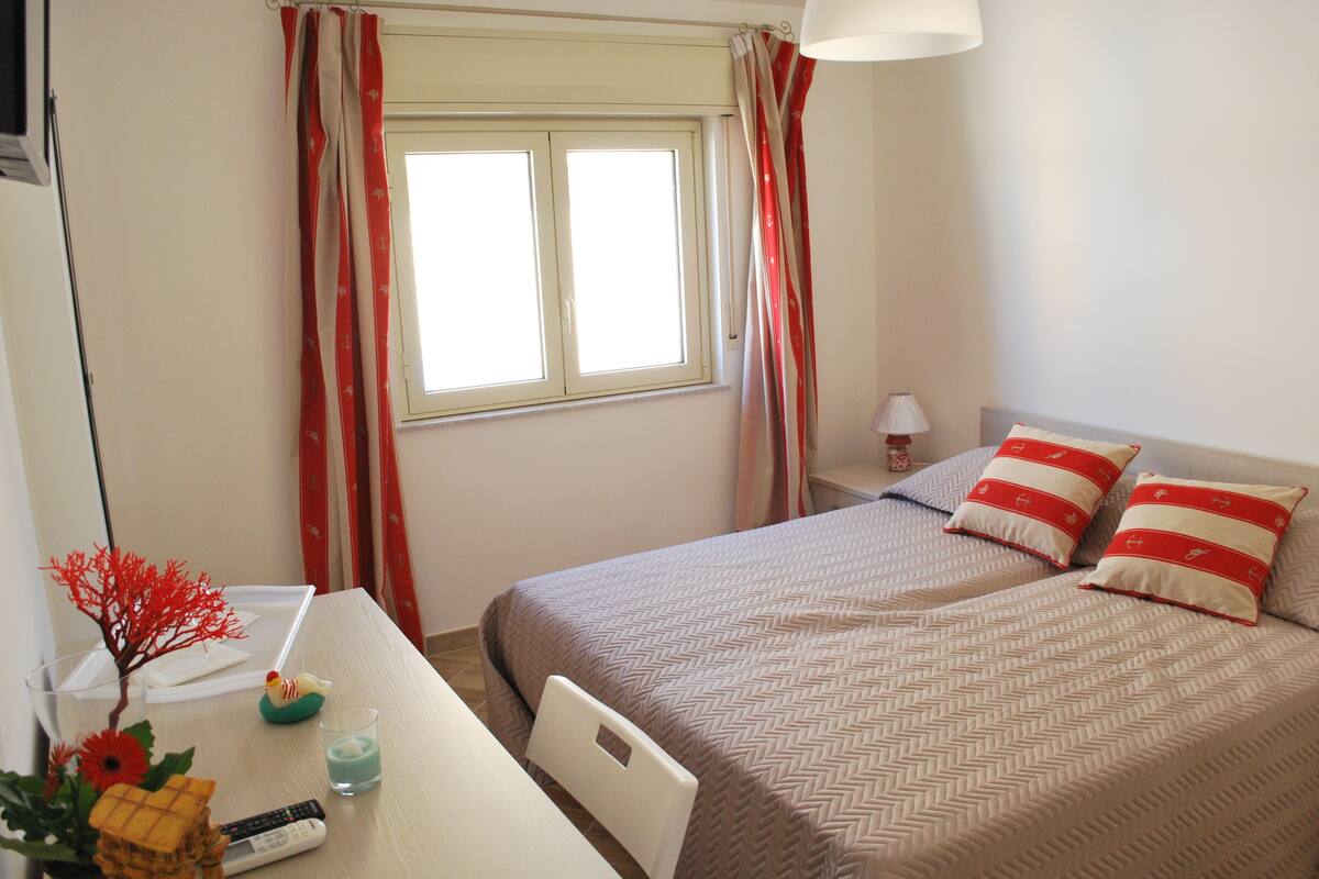 Minibar, desk, soundproofing, free WiFi