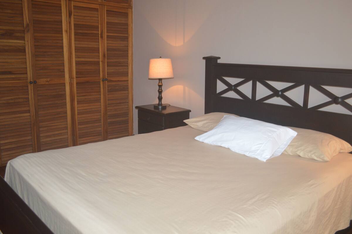 Chambre Double Standard, 1 chambre, vue jardin | Couette en duvet d'oie, rideaux occultants, fer et planche à repasser