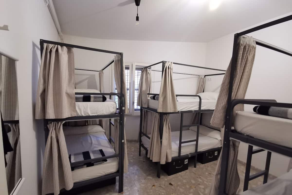 Shared Dormitory, Mixed Dorm (1 bed in a 6-Bed Dormitory Room)