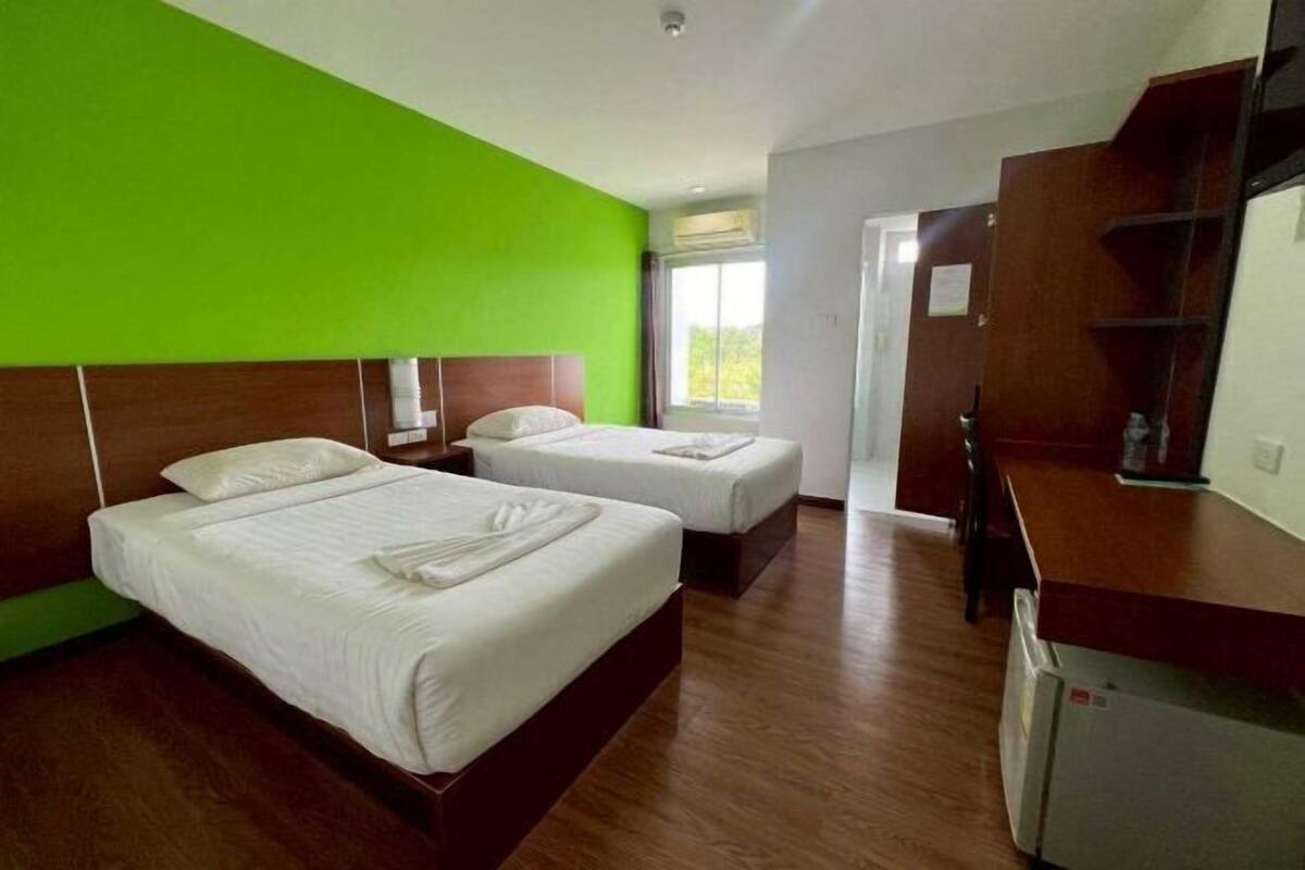 Desk, laptop workspace, WiFi (free), bed sheets