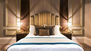 A large bed with a headboard, two bedside tables, and a wall with vertical panels. - Edgbaston House (Birmingham)