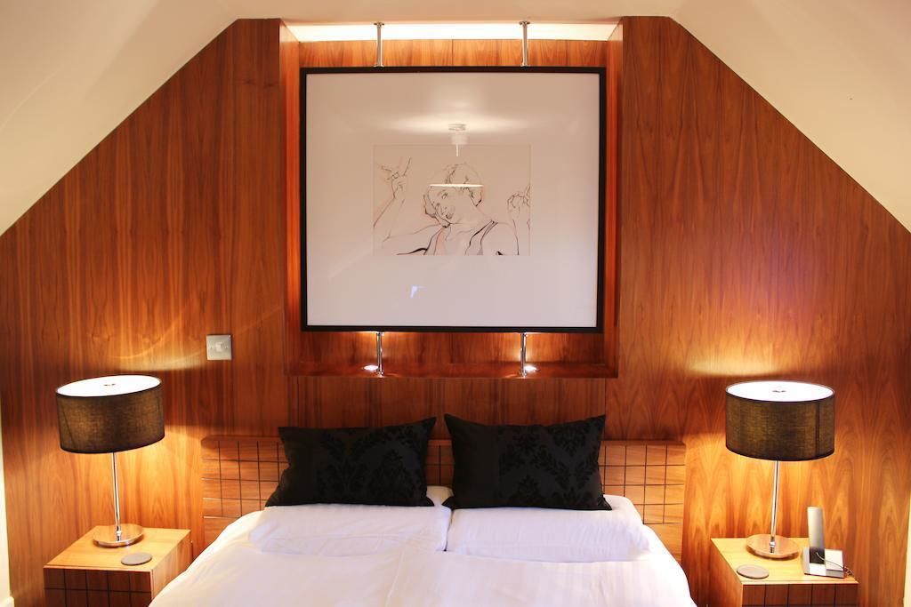 Una scrivania, insonorizzazione, ferro/asse da stiro, Wi-Fi gratuito