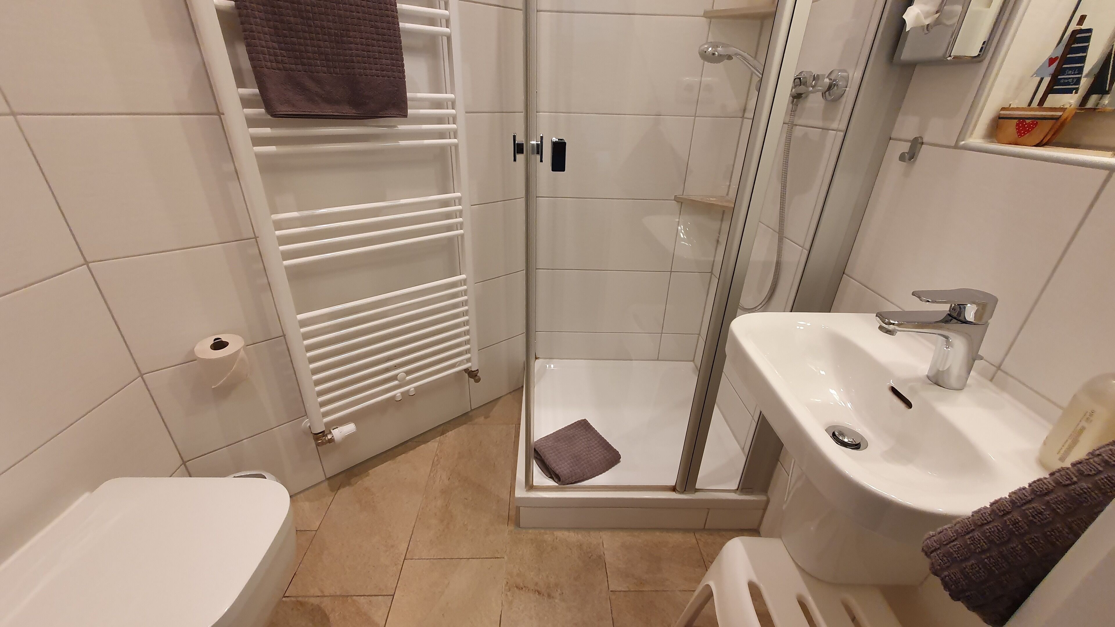 economy twin room | bathroom | shower, hair dryer, towels