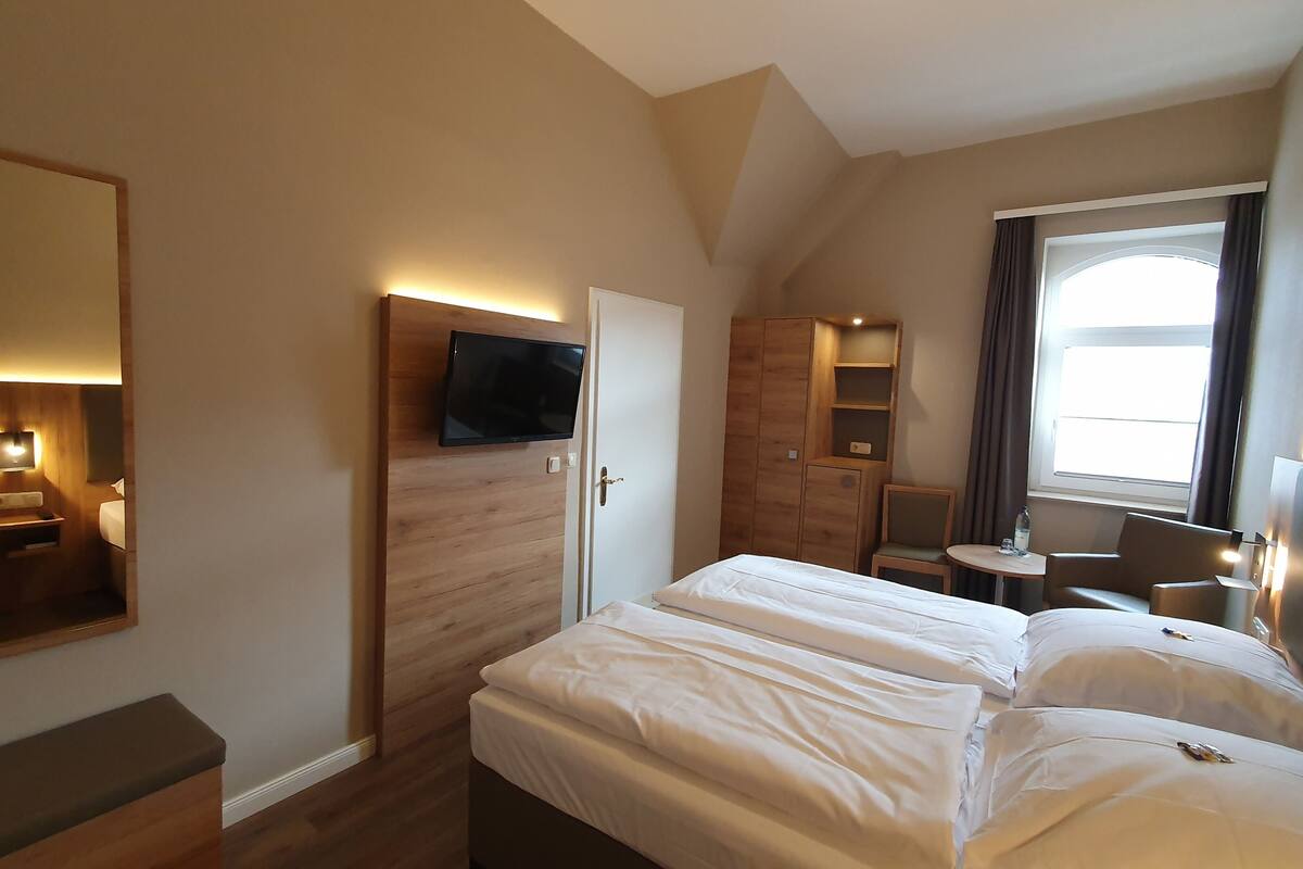 standard double room | 1 bedroom, in-room safe, desk, blackout curtains