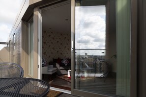 Exterior detail - Luxurious Station Penthouse (Cambridge)