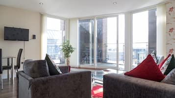 Luxury Apartment, 2 Bedrooms, Non Smoking | Living room | Flat-screen TV