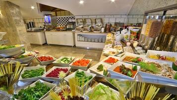 Bữa sáng buffet hàng ngày với phụ phí nhỏ