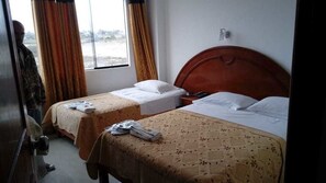 Decoración personalizada, muebles diferentes y cortinas blackout 