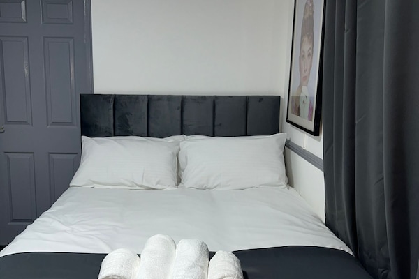 スタンダード ダブルルーム ダブルベッド 1 台 | セーフティボックス (室内)、アイロン / アイロン台、WiFi (無料)、ベッドシーツ