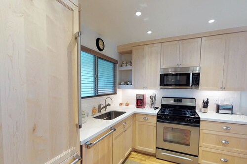 UUSI LUETTELO! Mukava huoneisto, jossa on uima-allas ja porealtaat, kävellä hiihtoon! 