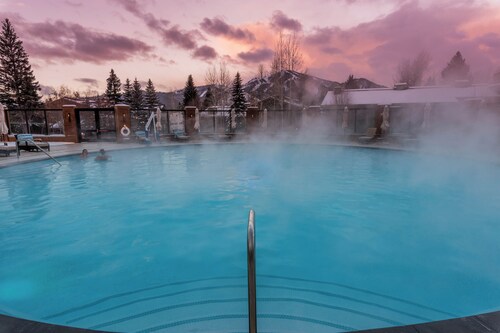 ¡NUEVO LISTADO! Condo encantador w / acceso a piscina compartida, jacuzzi y mucho más!