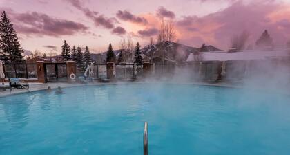 ¡NUEVO LISTADO! Condo encantador w / acceso a piscina compartida, jacuzzi y mucho más!