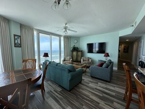 Smart TV, DVD player