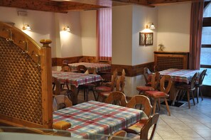 Free daily buffet breakfast  - Hotel Dolomiti (Capriana)