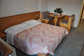 In-room safe, bed sheets - Hotel Dolomiti (Capriana)