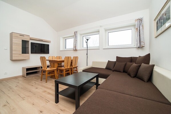 2 bedrooms, soundproofing, bed sheets