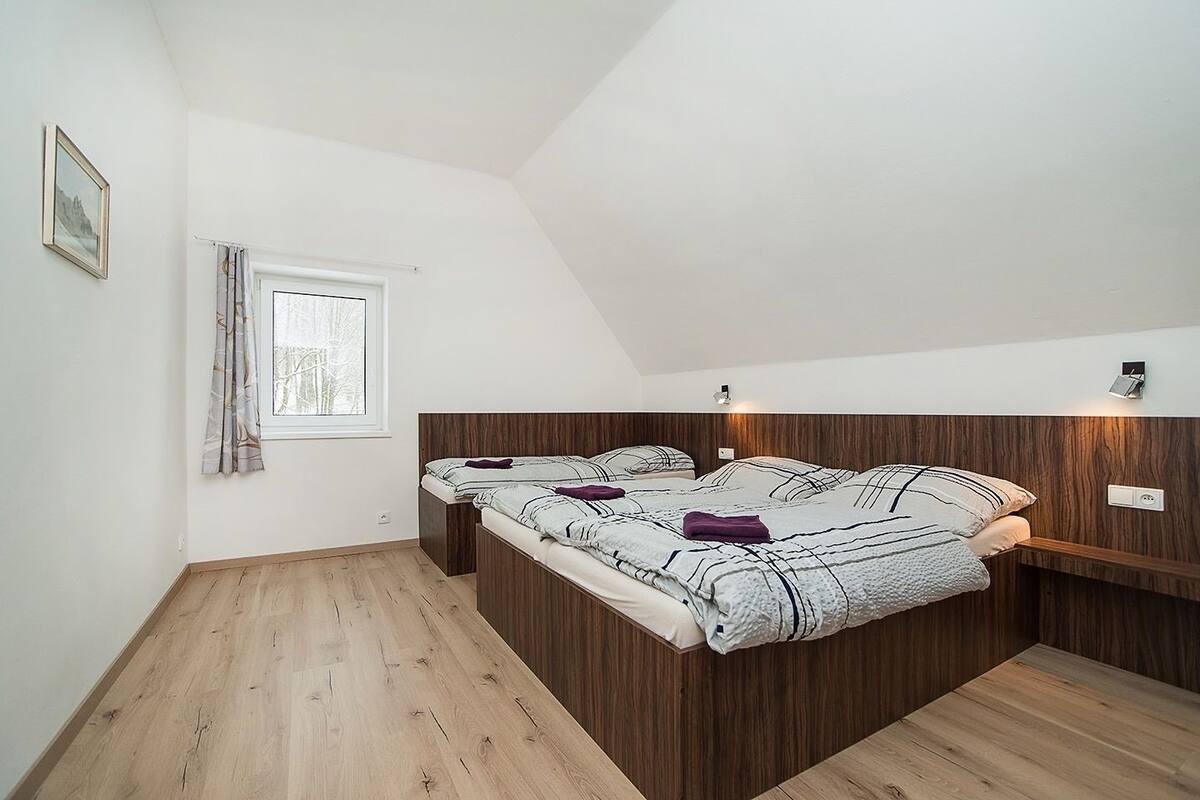 2 bedrooms, soundproofing, bed sheets