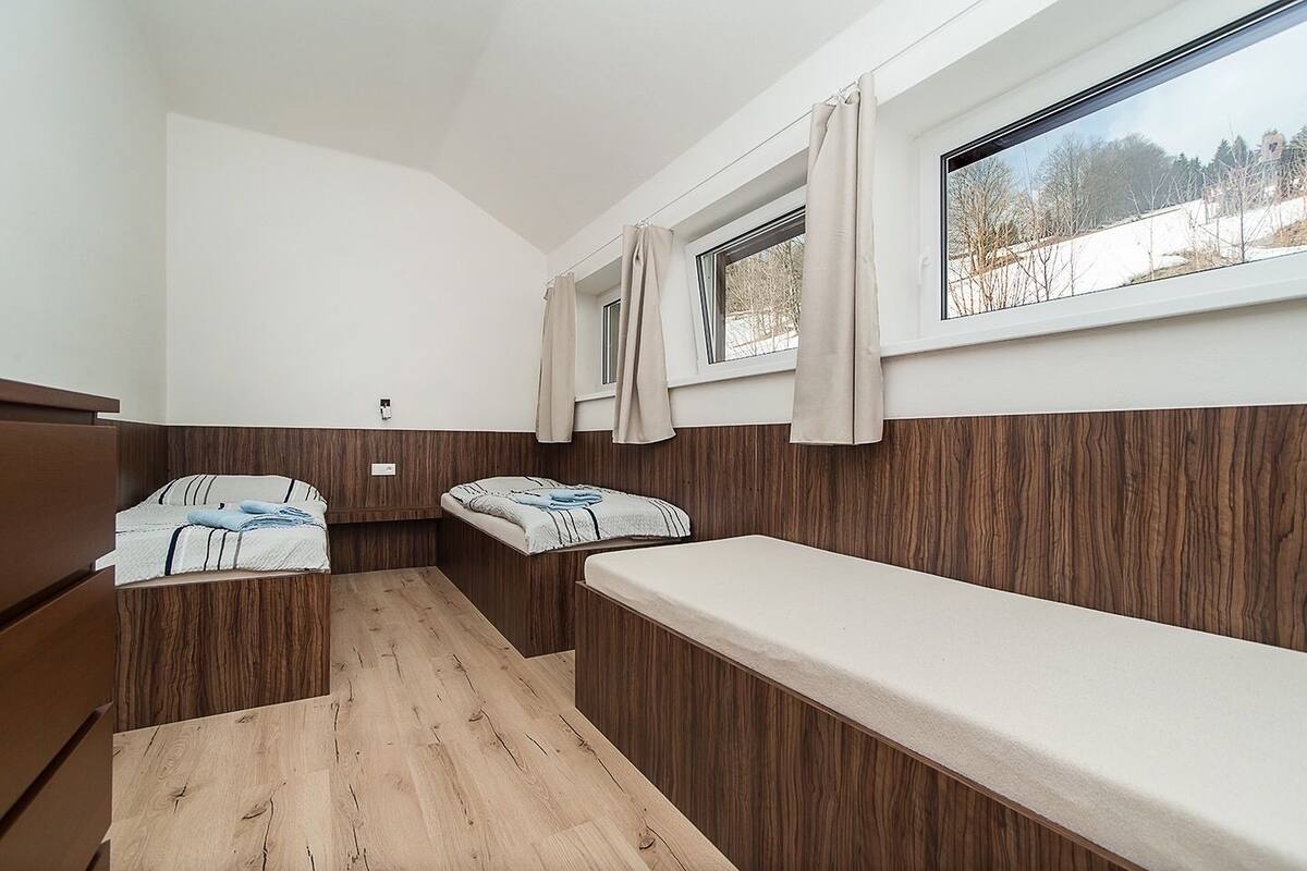 2 bedrooms, soundproofing, bed sheets
