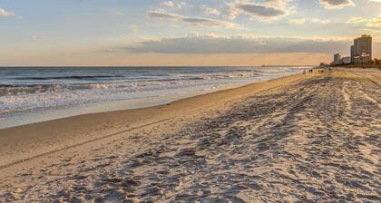 NEUE AUFLISTUNG! Schönes Strandhaus mit gemeinsamem Pool, nur wenige Schritte vom Meer entfernt!