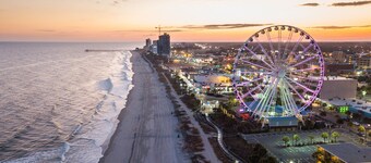 NYTT LISTNING! Vacker strand stuga w / delad pool, bara några steg från havet!