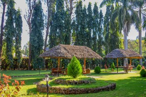 Outdoor dining - Mama Thea Homes - Hostel (Moshi)
