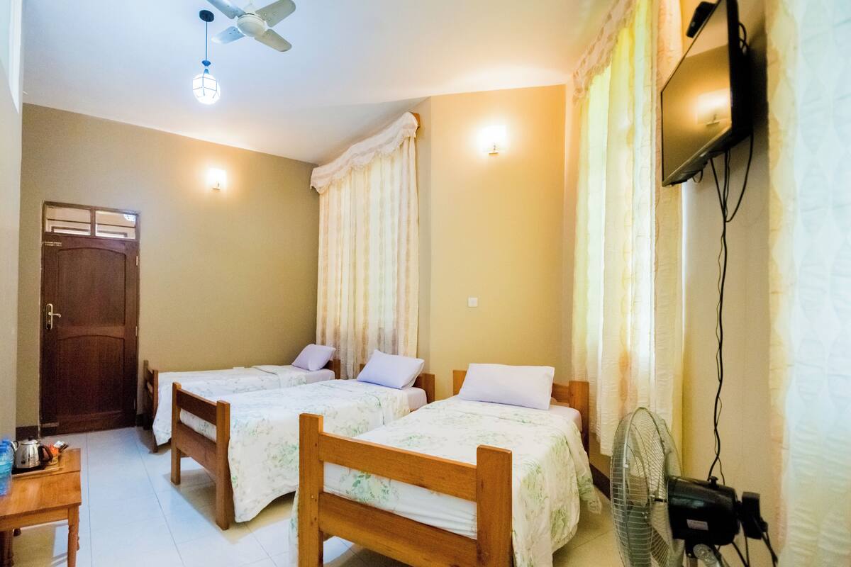 Dreibettzimmer | Zimmersafe, Verdunkelungsvorhänge, kostenloses WLAN