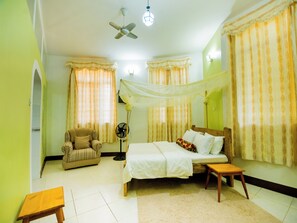 In-room safe, blackout drapes, free WiFi, bed sheets - Mama Thea Homes - Hostel (Moshi)