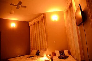 Doppelzimmer | Zustellbetten, kostenloses WLAN