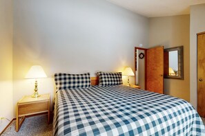 3 slaapkamers, een strijkplank/strijkijzer, internet, beddengoed