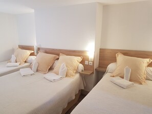 Habitación familiar | Decoración personalizada, muebles diferentes y escritorio
