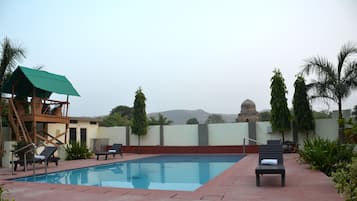 Piscine extérieure