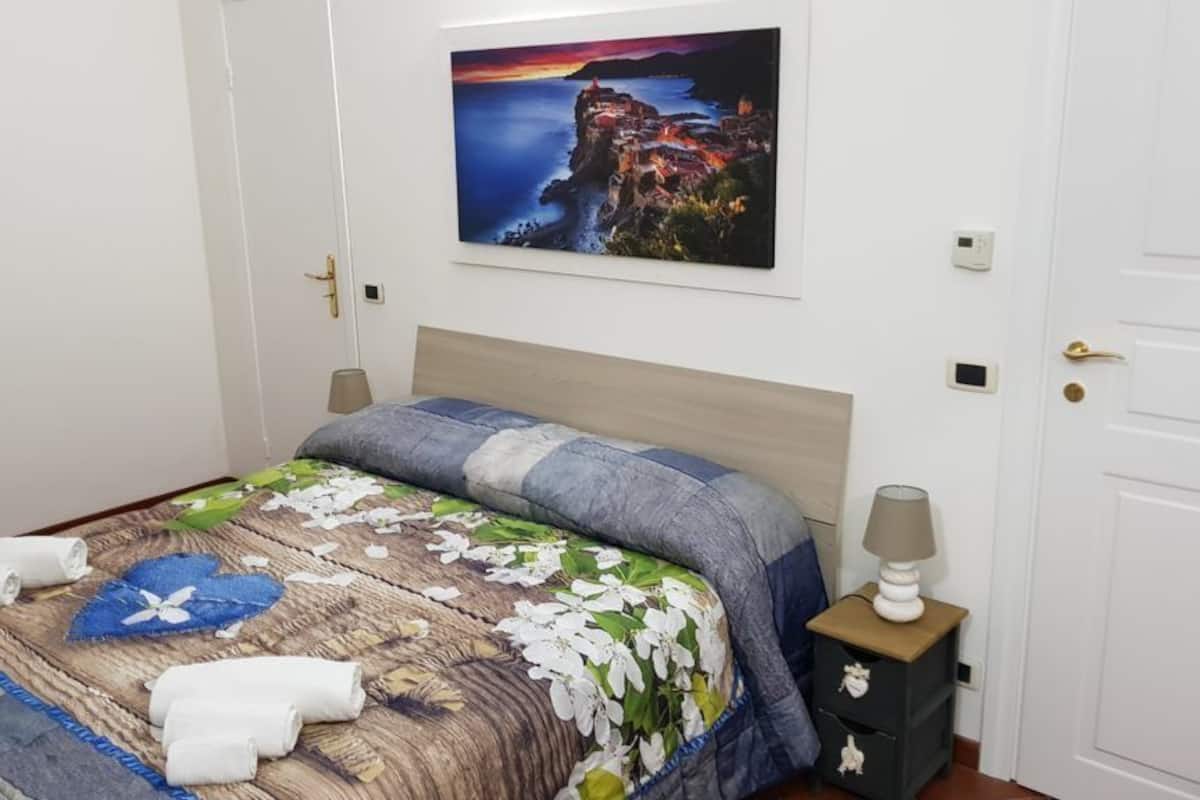Kamar Double atau Twin, ensuite | Brankas, meja kerja, tirai kedap cahaya, dan Wi-Fi gratis