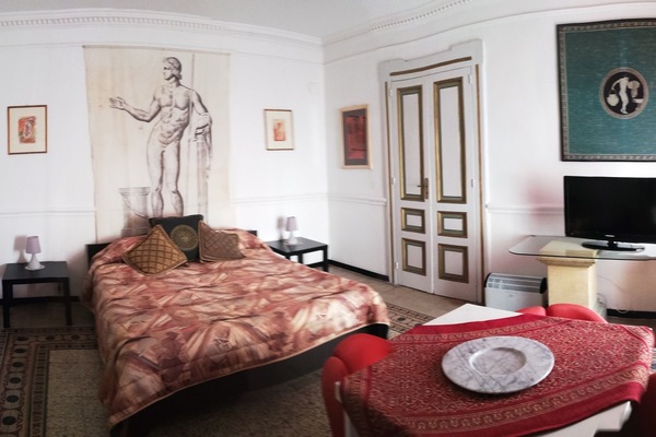 Quarto casal superior | Individualmente decorados, individualmente mobiliados, escrivaninha