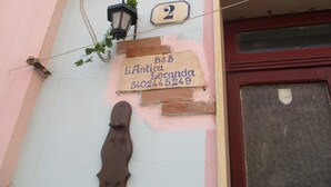 A building facade with a sign indicating 'B&B L'Antica Locanda' and a number '2' above a door. - L'Antica Locanda (Iglesias)
