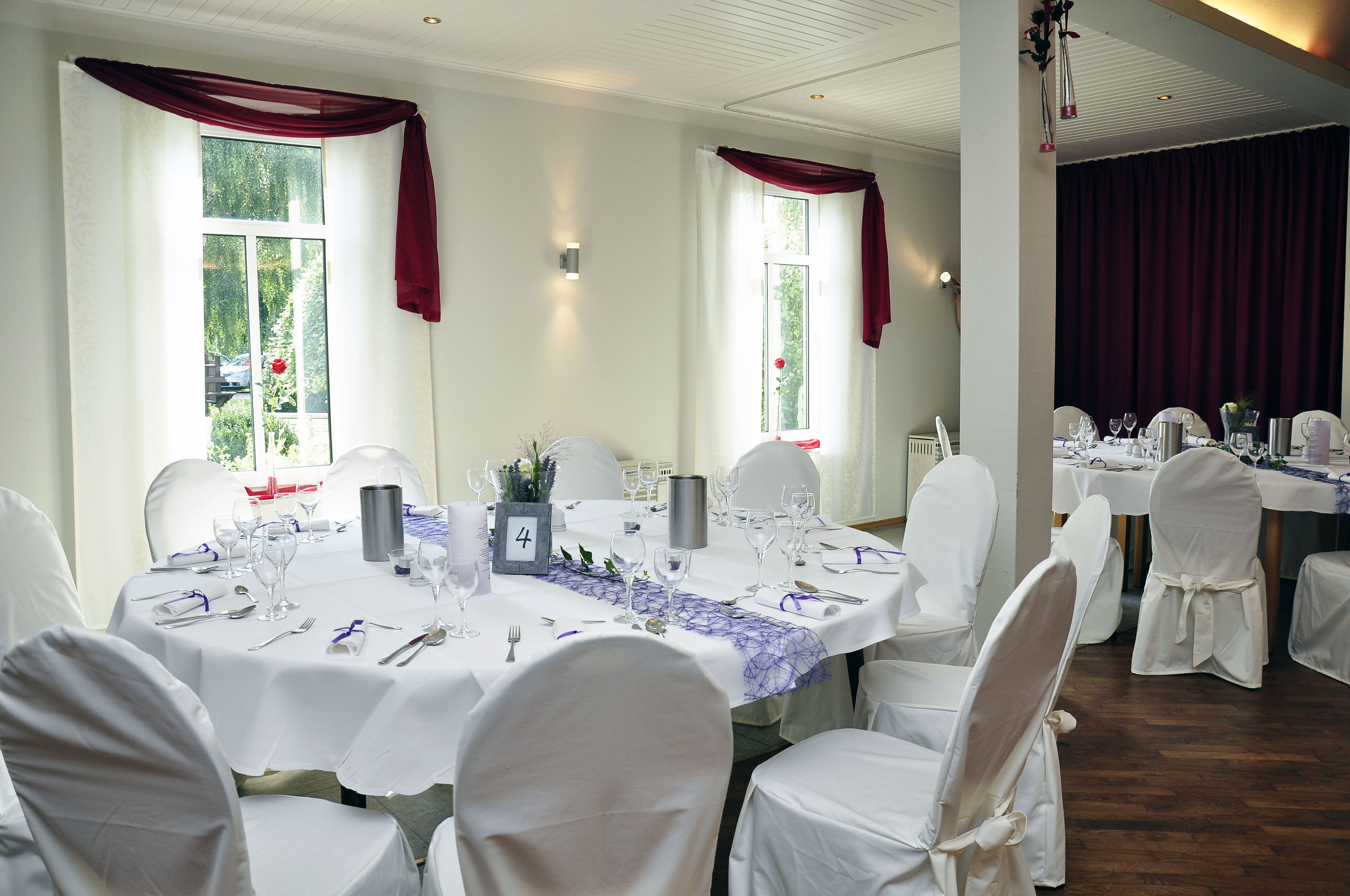 breakfast, lunch and dinner served